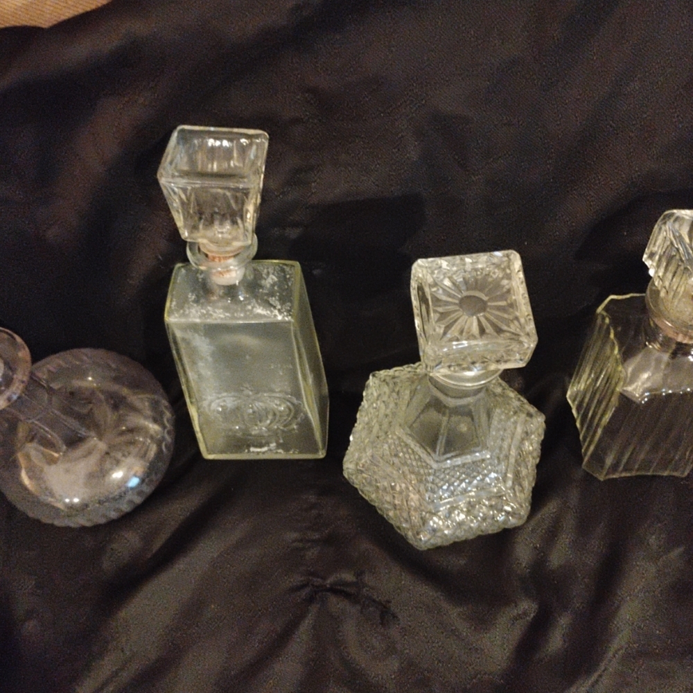Vintage Bundle Of 4 Glass/Crystal/ Glass Empty Decanters With Matching Stoppers! - Picture 3 of 16